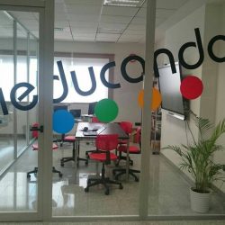Crear vinilo con logo de mi empresa en Sevilla
