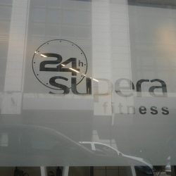 Vinilo con logotipo de marca.